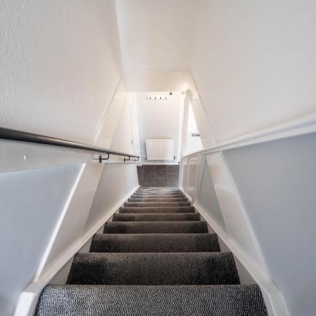 Gatwick Place - 4 Bed 2 Bath Self Contained House With Private Garden Horley Exterior foto