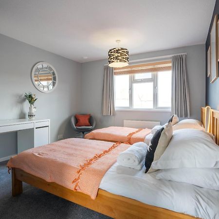 Gatwick Place - 4 Bed 2 Bath Self Contained House With Private Garden Horley Exterior foto