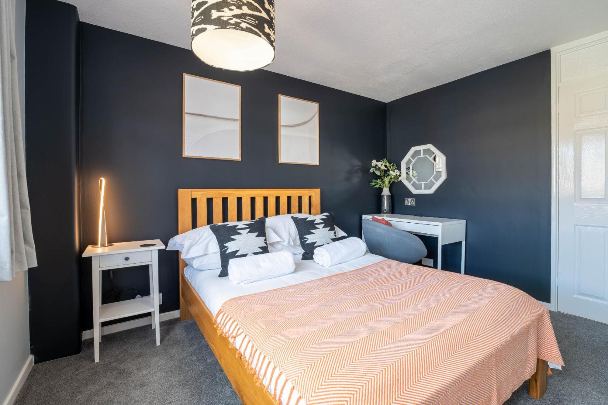 Gatwick Place - 4 Bed 2 Bath Self Contained House With Private Garden Horley Exterior foto