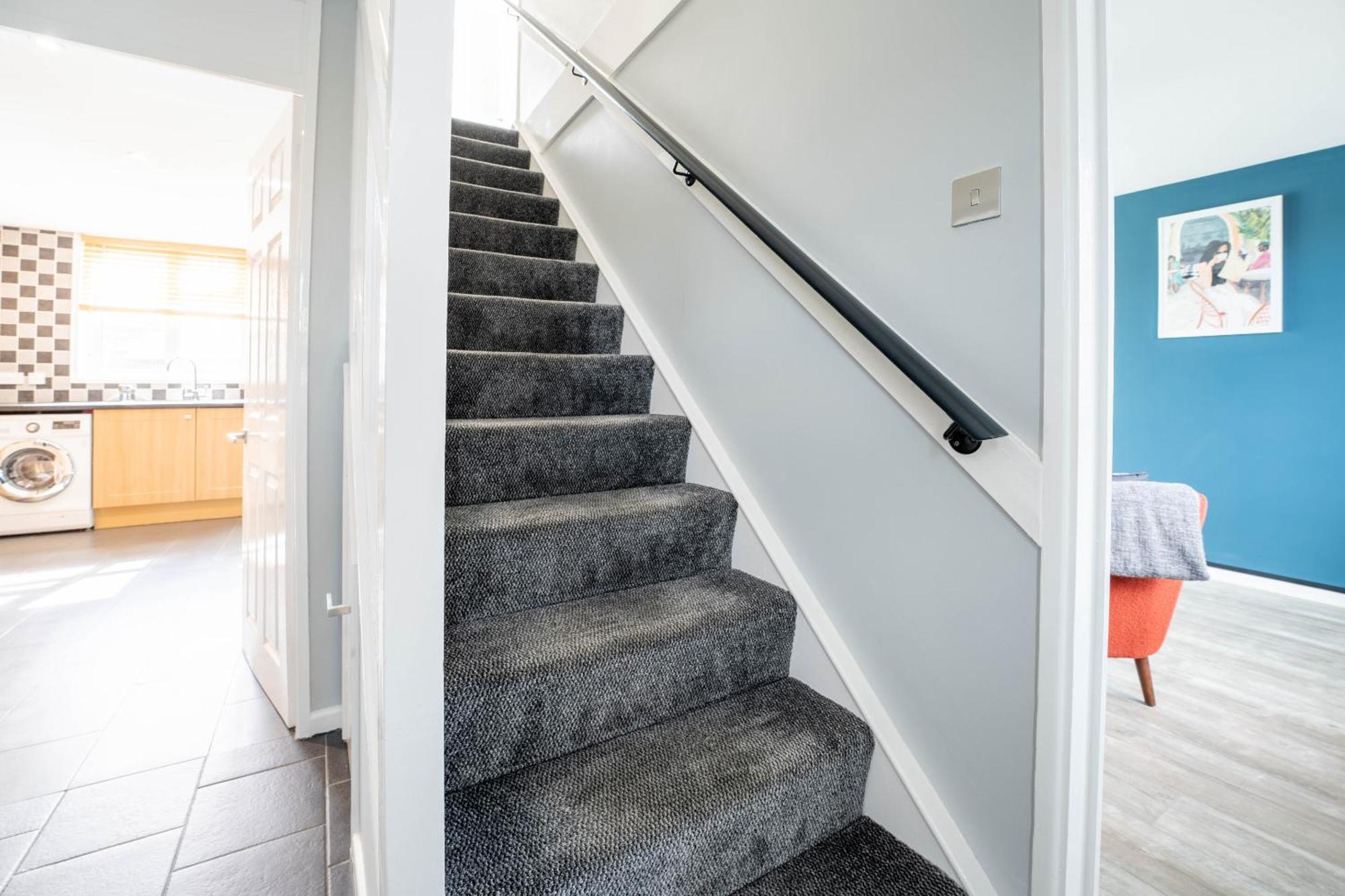 Gatwick Place - 4 Bed 2 Bath Self Contained House With Private Garden Horley Exterior foto